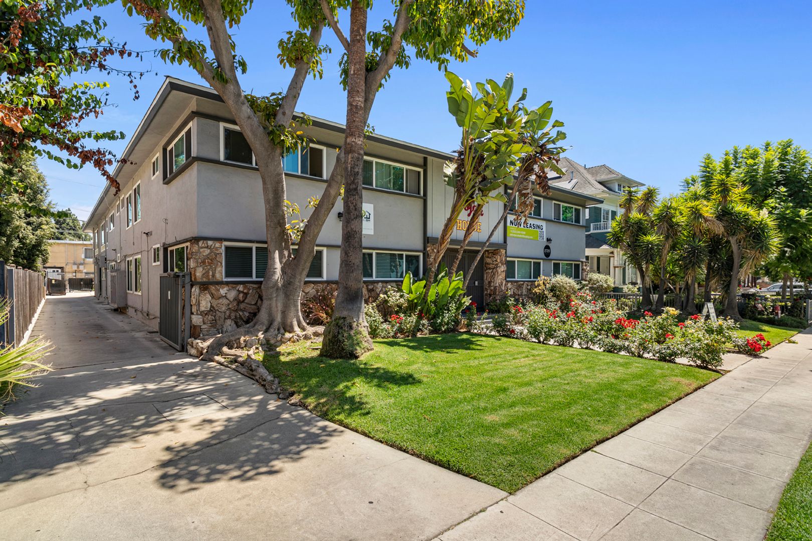 Los Angeles Apartment: 2728 Ellendale Place