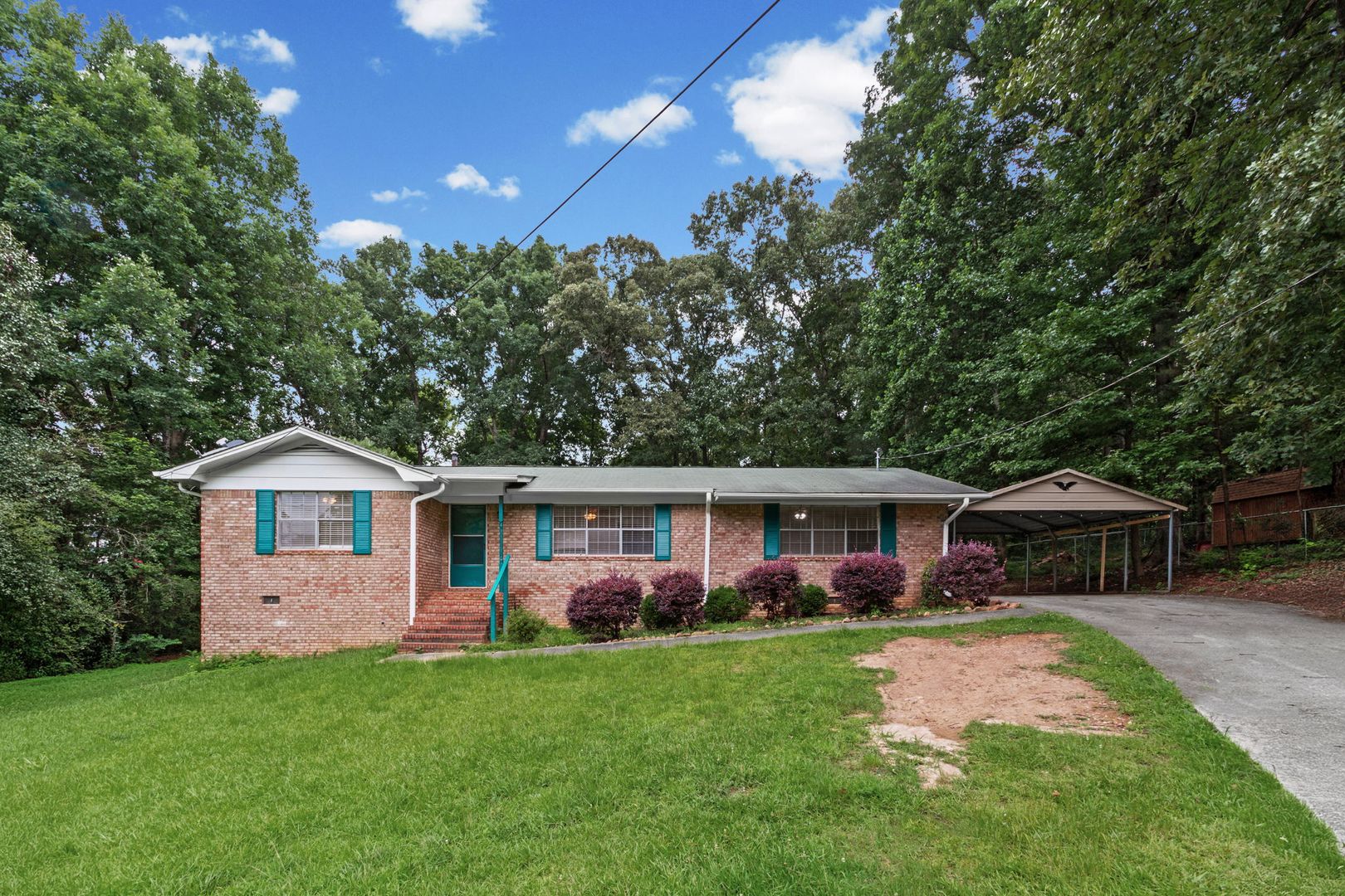 Douglasville House: 6096 Hillpine Drive