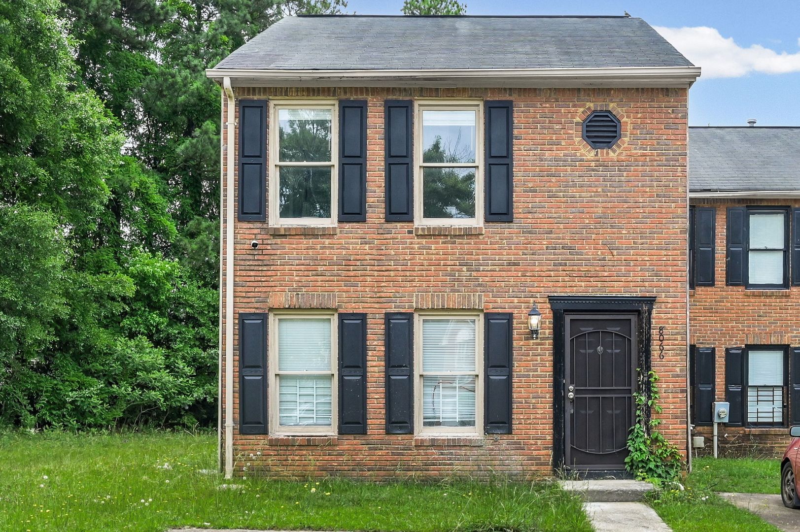 Riverdale House: 8066 Woodlake Drive