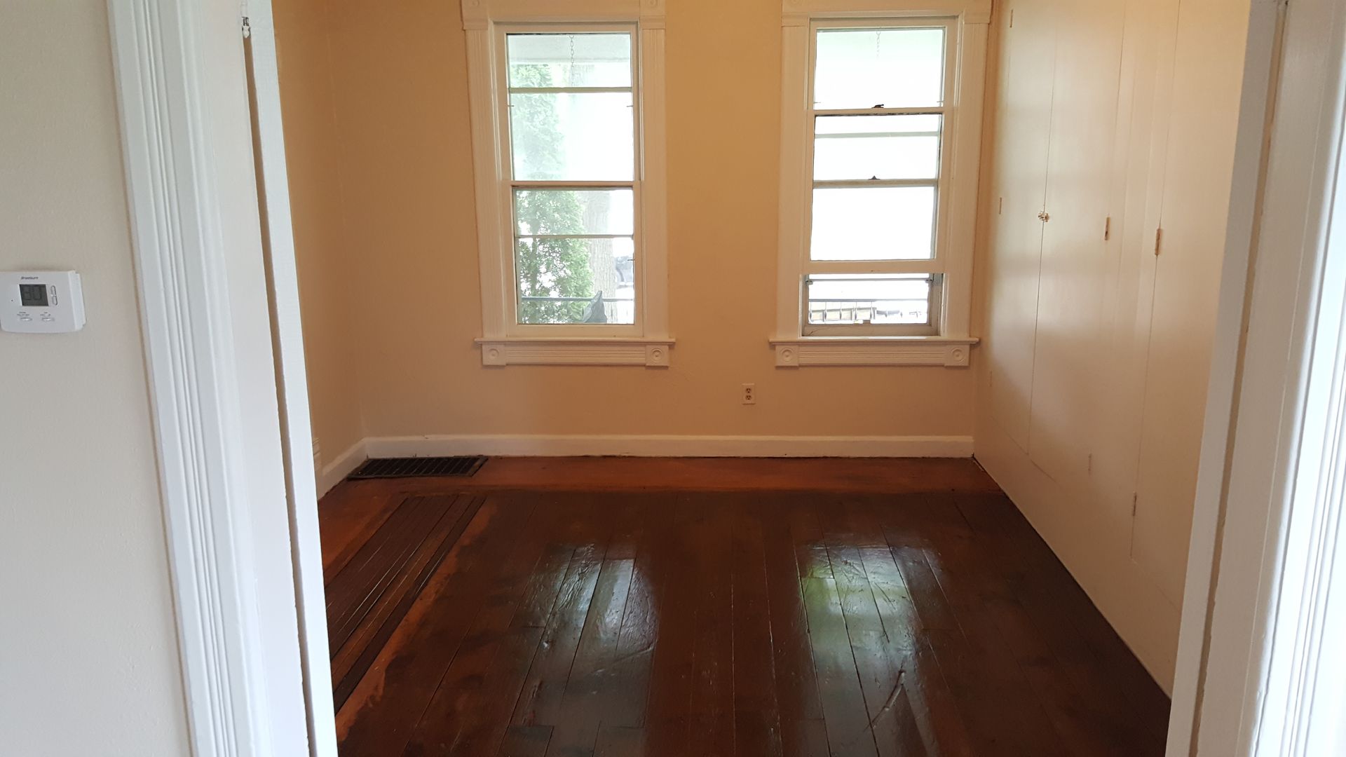 Green Bay Apartment: 1330 S Chestnut Ave