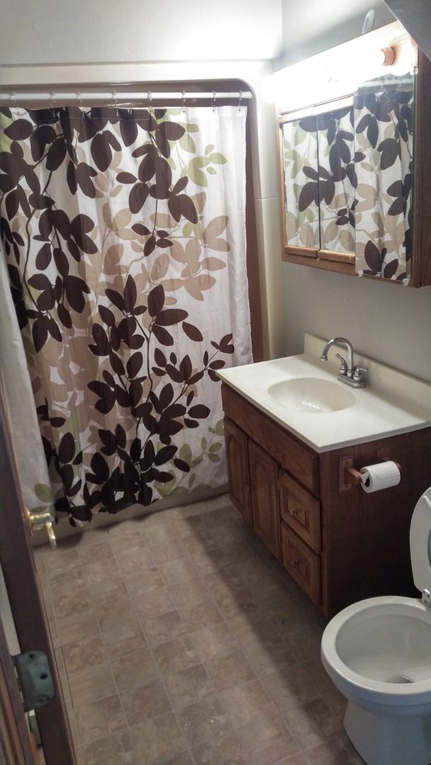Green Bay Apartment: 1539 E Mason St