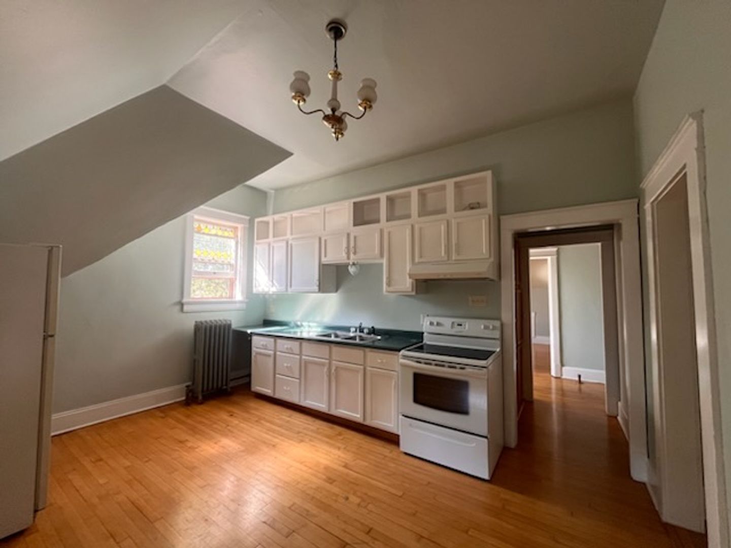Green Bay Apartment: 303 N Ashland Ave
