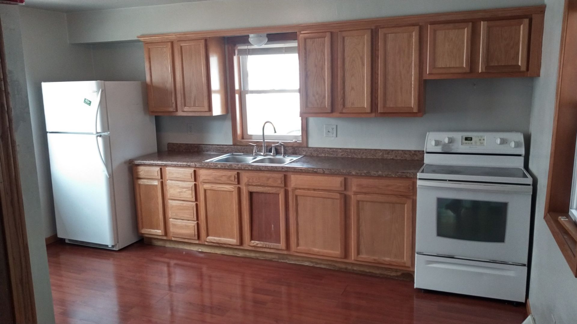 Green Bay Apartment: 1539 E Mason St