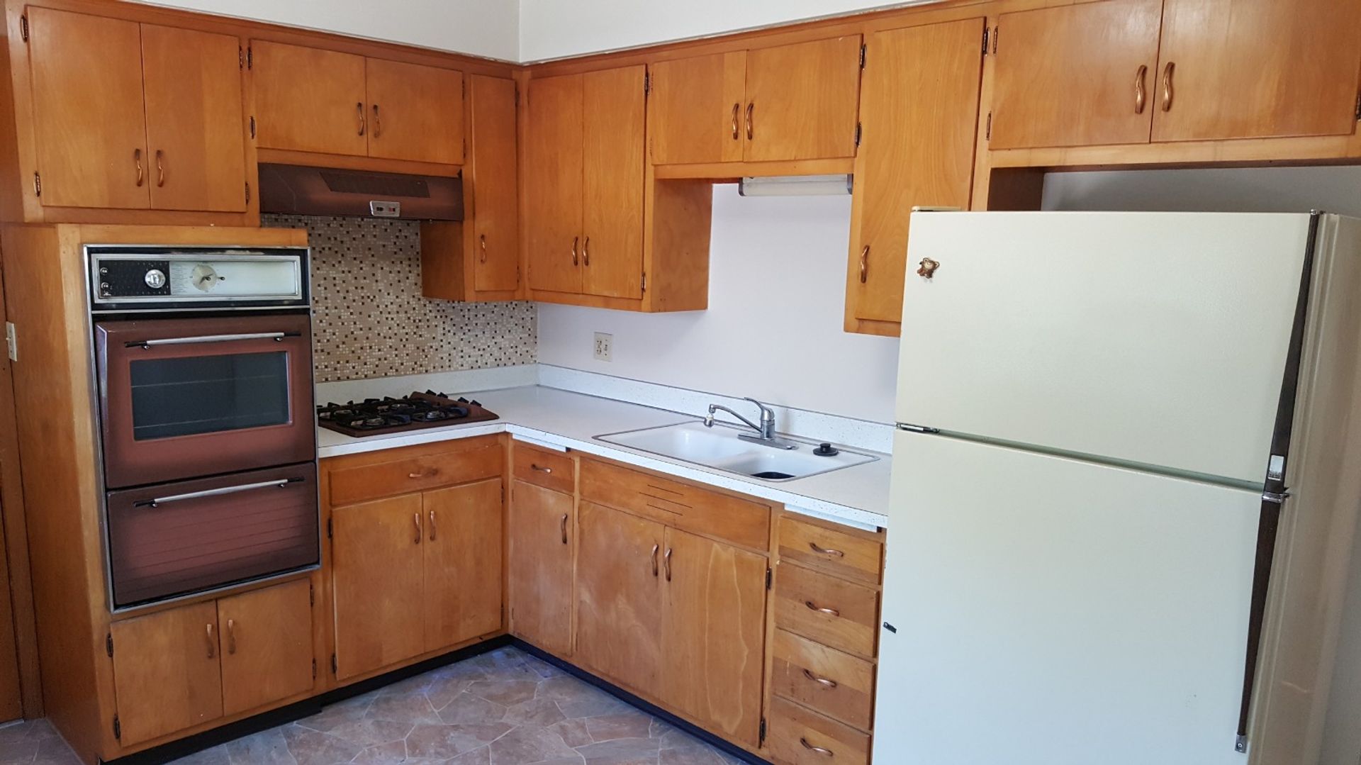 Green Bay Apartment: 1095 Elmore St