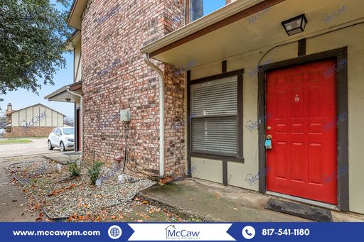 Great 2/1.5 townhome in Keller!