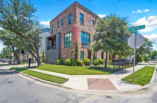 Premier 3-Story Dallas Townhome in Dallas! – photo 1