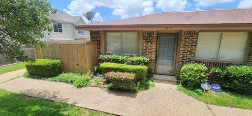 Charming 2/2 Townhome in Irving! – photo 1