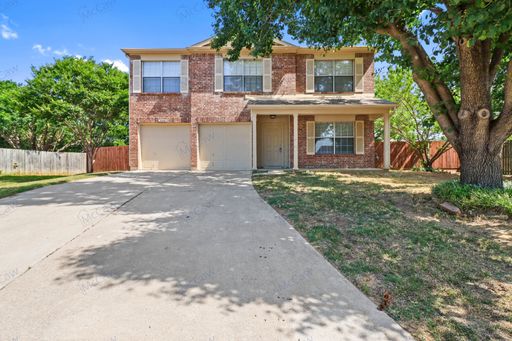 Spacious 4/2.5 in Denton! – photo 1