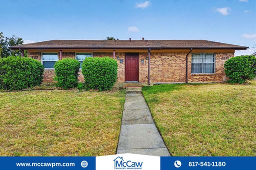 Now Available! Freshly Updated 2/1 Half-Duplex in Garland! – photo 1