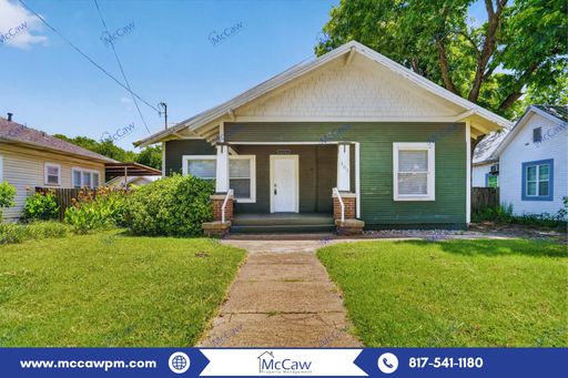 Perfectly Located 4-bed 2-bath Home in Weatherford! – photo 1