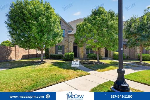 Stunning End-unit Townhome For Lease In Mckinney! – photo 1