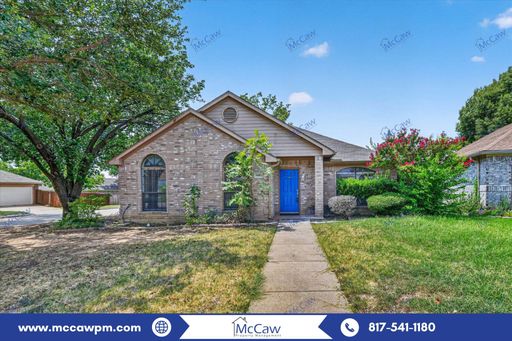 Charming 3-Bedroom Corner Lot Gem in Keller ISD *$500 Off 1st Months Rent!* – photo 1