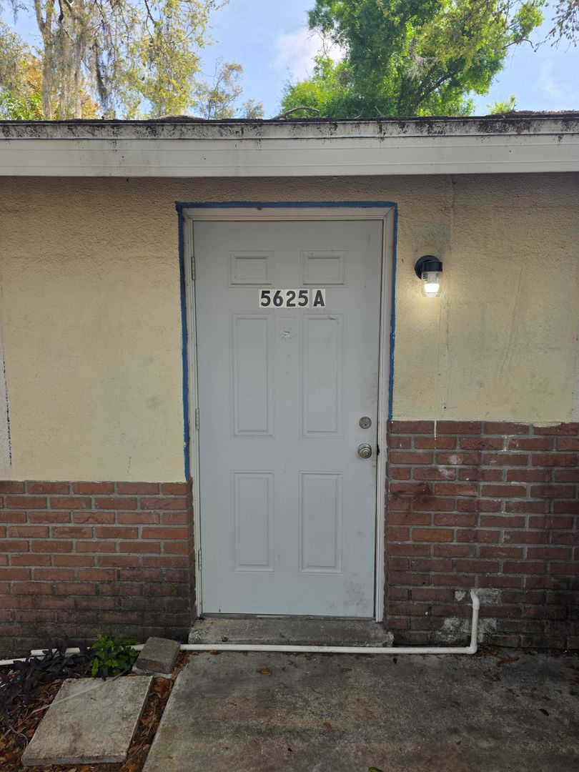 BRADENTON House: 5625-A 6TH STREET CT. E.