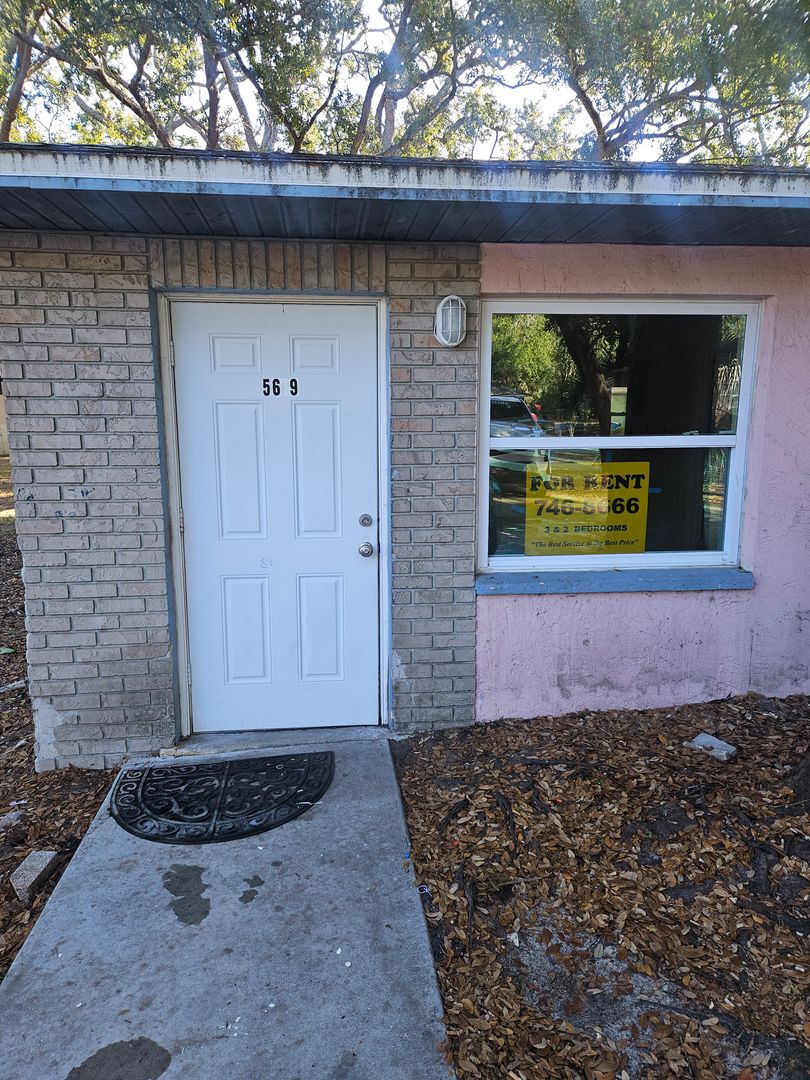 Bradenton House: 5619 7 Street Ct East