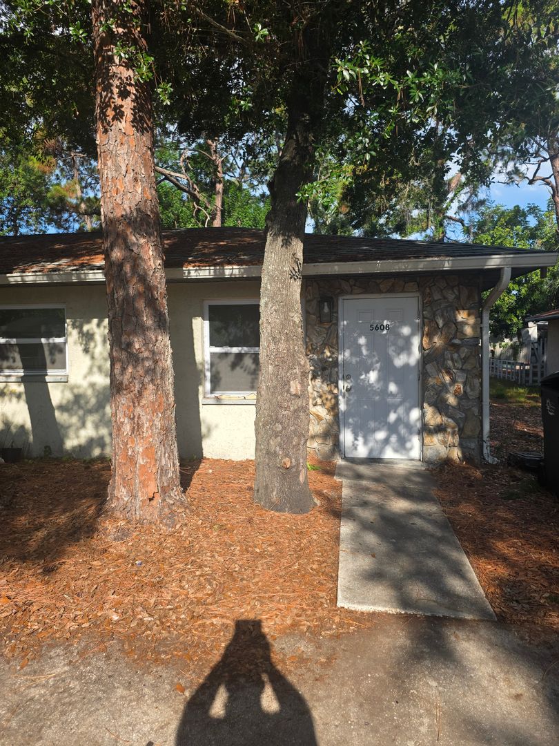 BRADENTON House: 5608 7th Street Court East