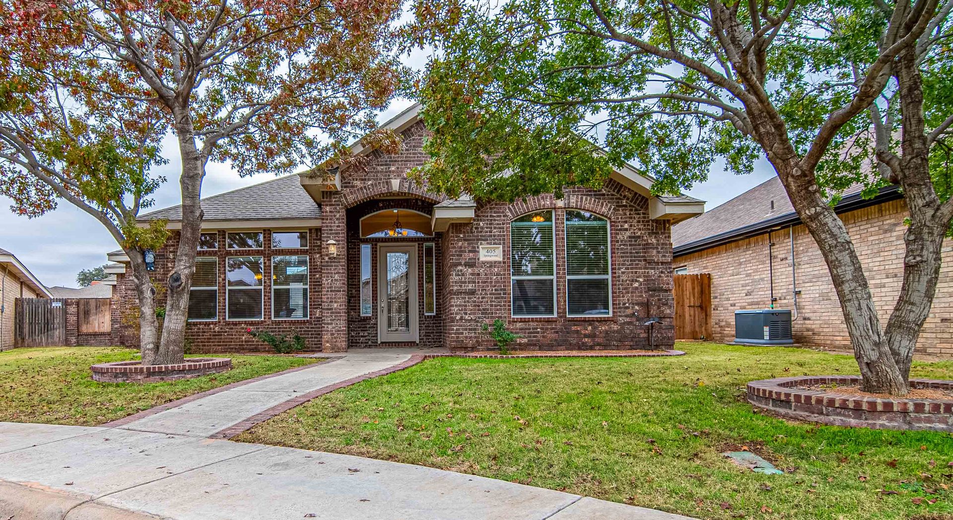 Midland House: 405 Springwood Ct