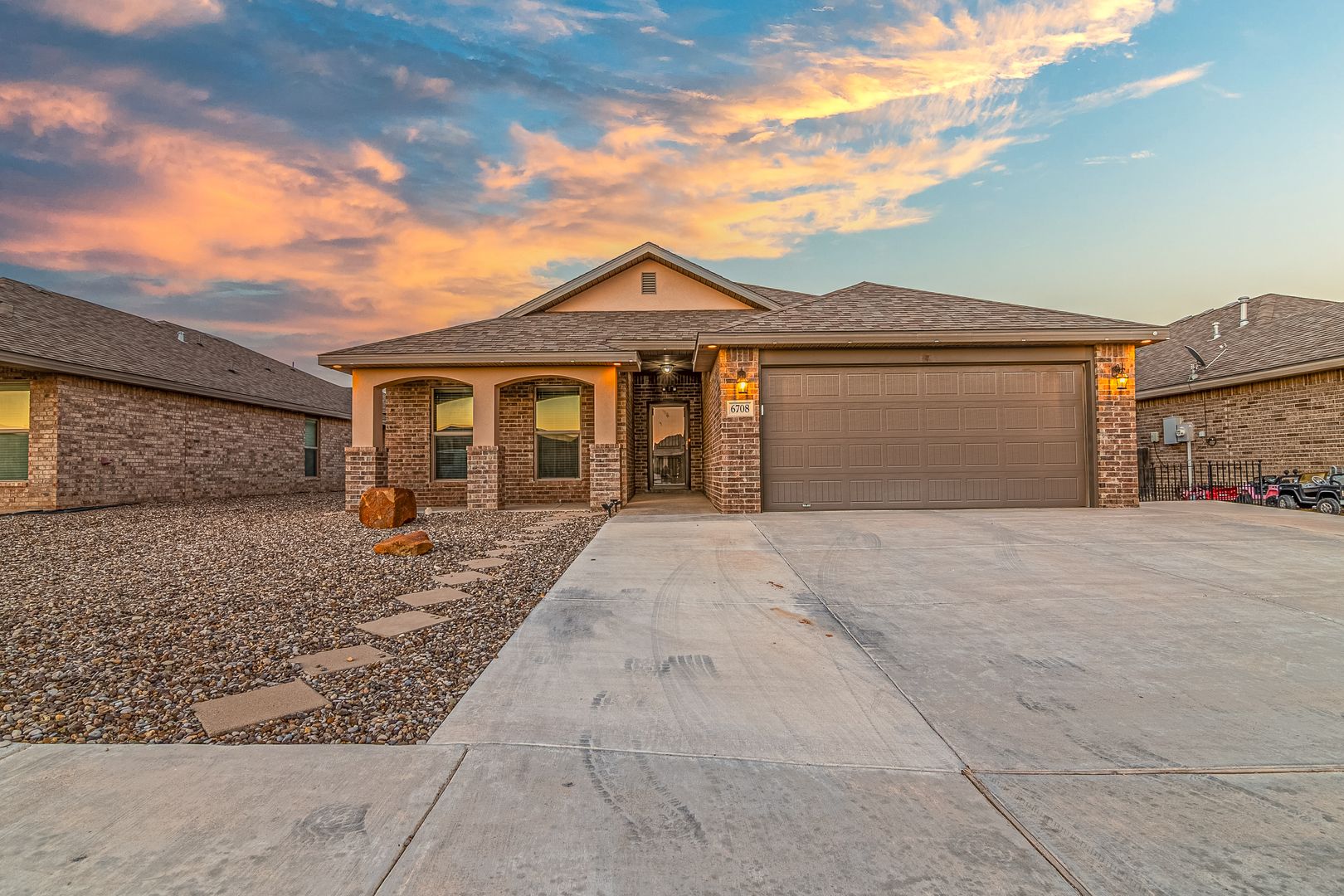 Midland House: 6708 Brand LN