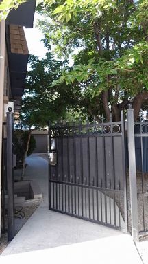 Beautiful and Conveniently located STUDIO! ALL UTILITIES PAID! – photo 1