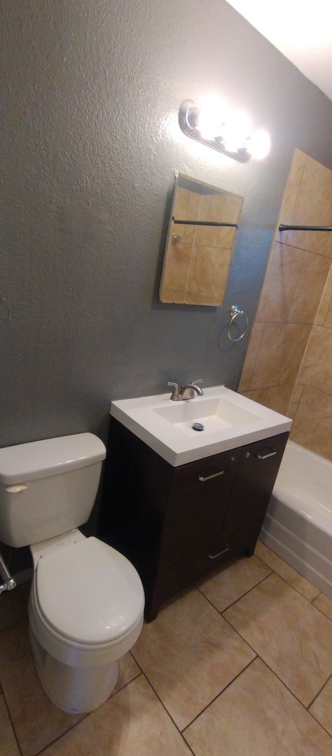 Albuquerque Apartment: 820 Apache Avenue NW