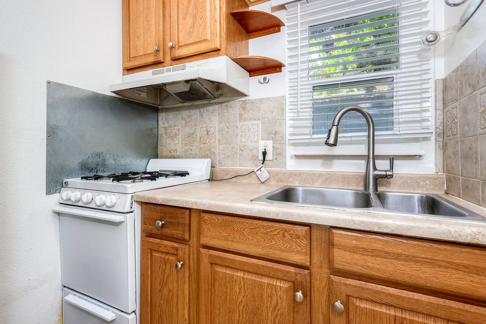2744 Treat St 3 of 12