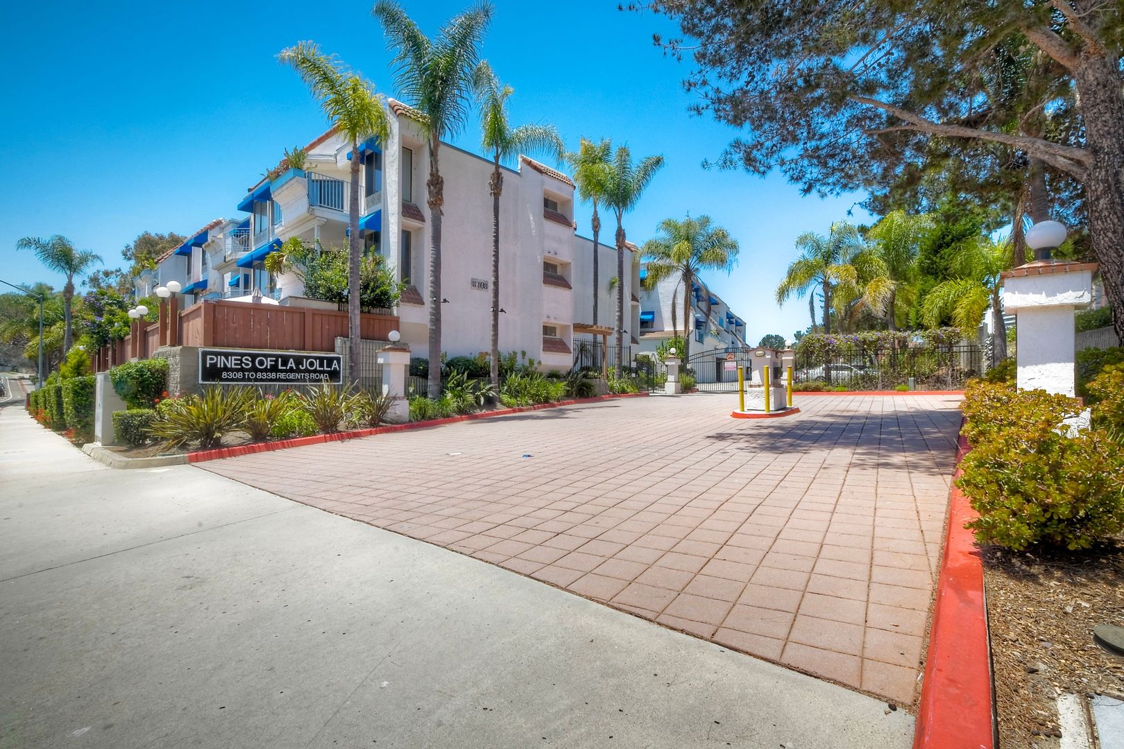 San Diego House: 8328 Regents Rd #3E