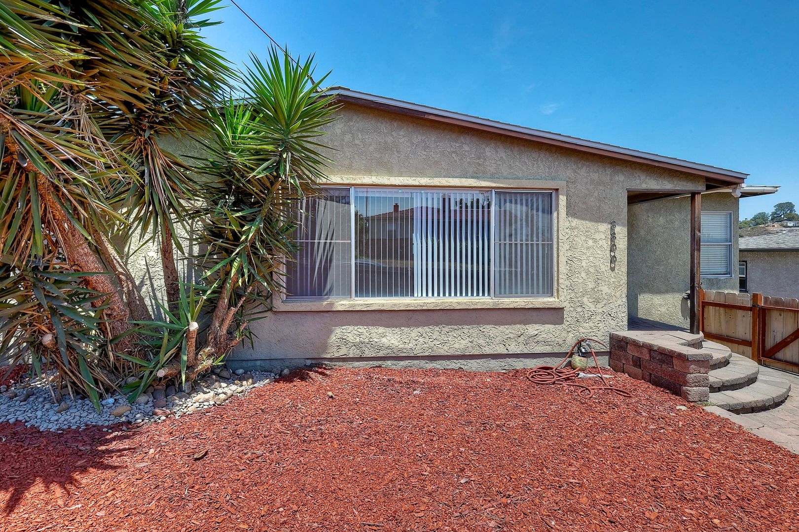 La Mesa House: 8800 Hayes Street
