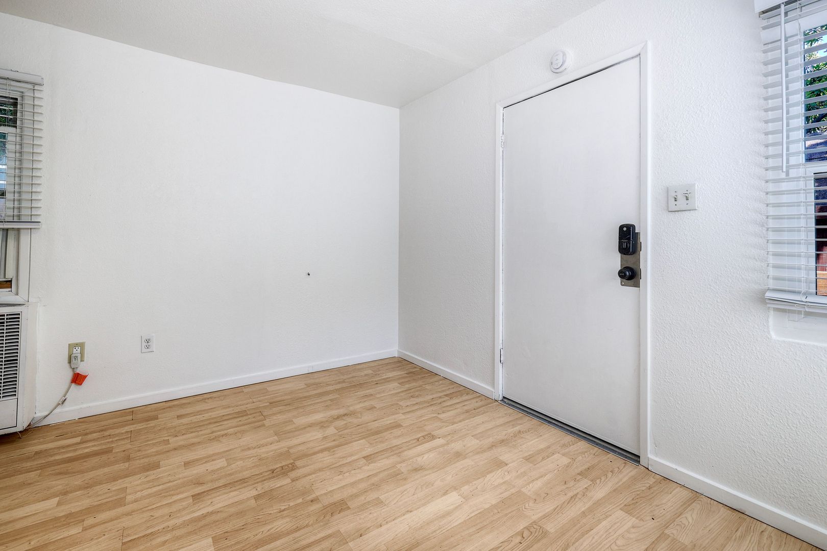 2744 Treat St 6 of 12