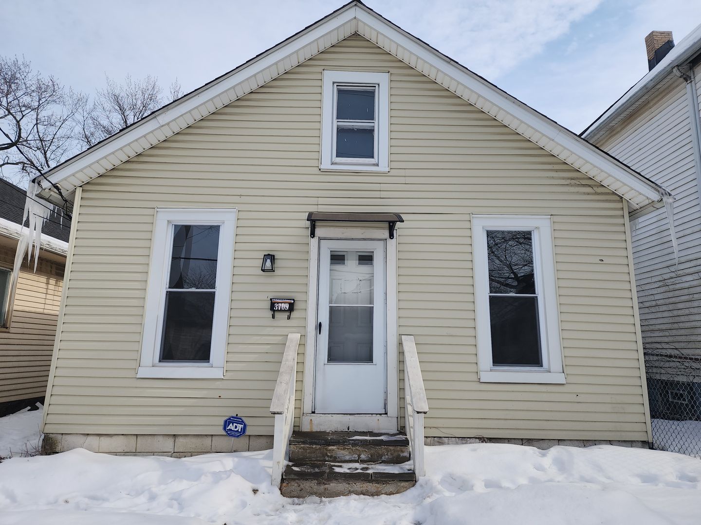 Cleveland House: 3709 E 69