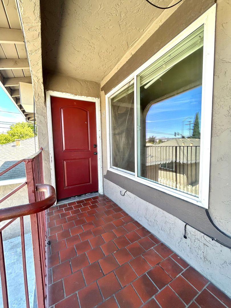 Hollister Apartment: 1510 Valley View Rd.