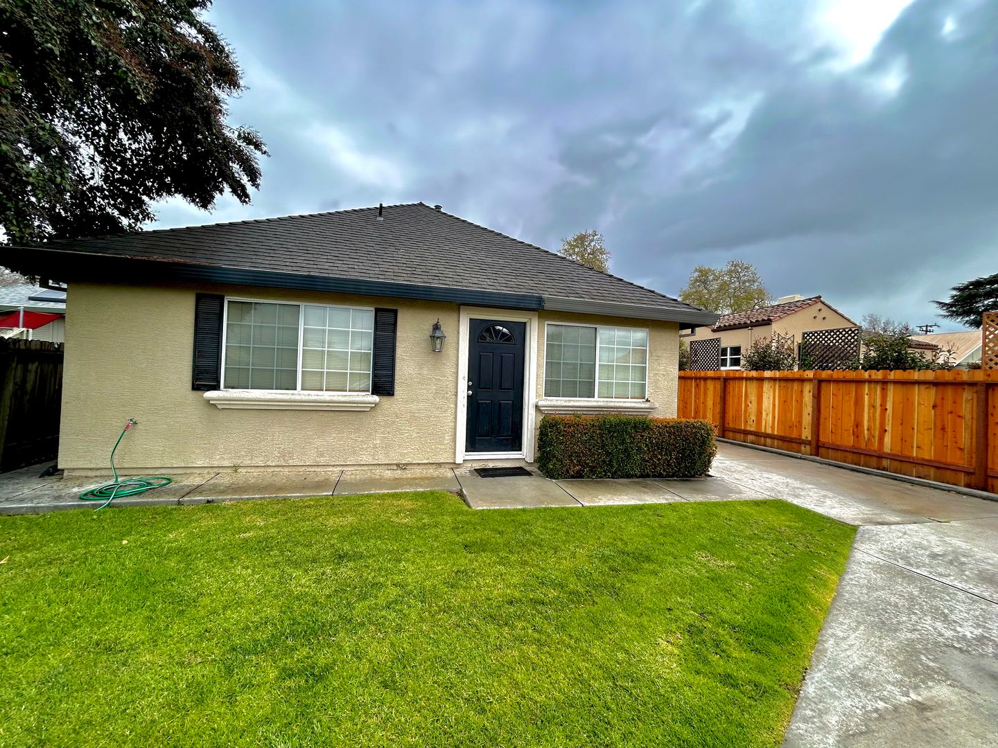 hollister Multiplex: 1206 West st unit B