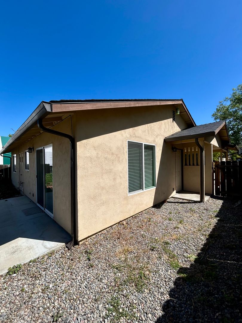 Hollister House: 1072 1/2 Monterey Street