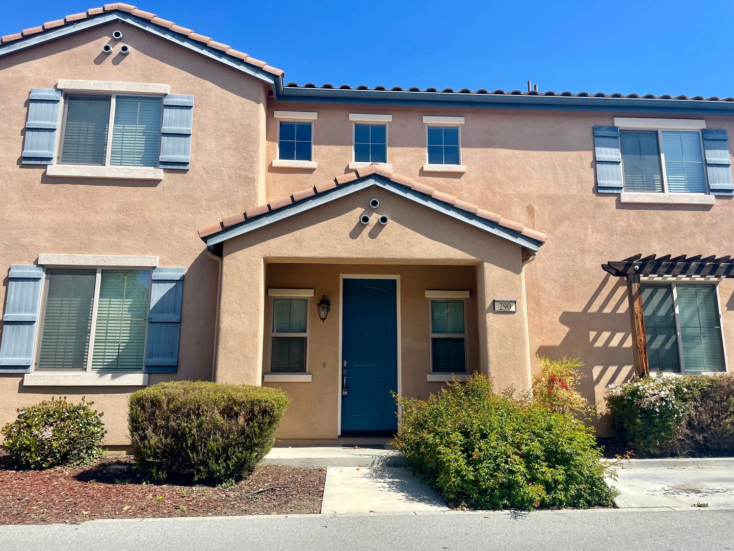 Hollister House: 290 Slate Ave