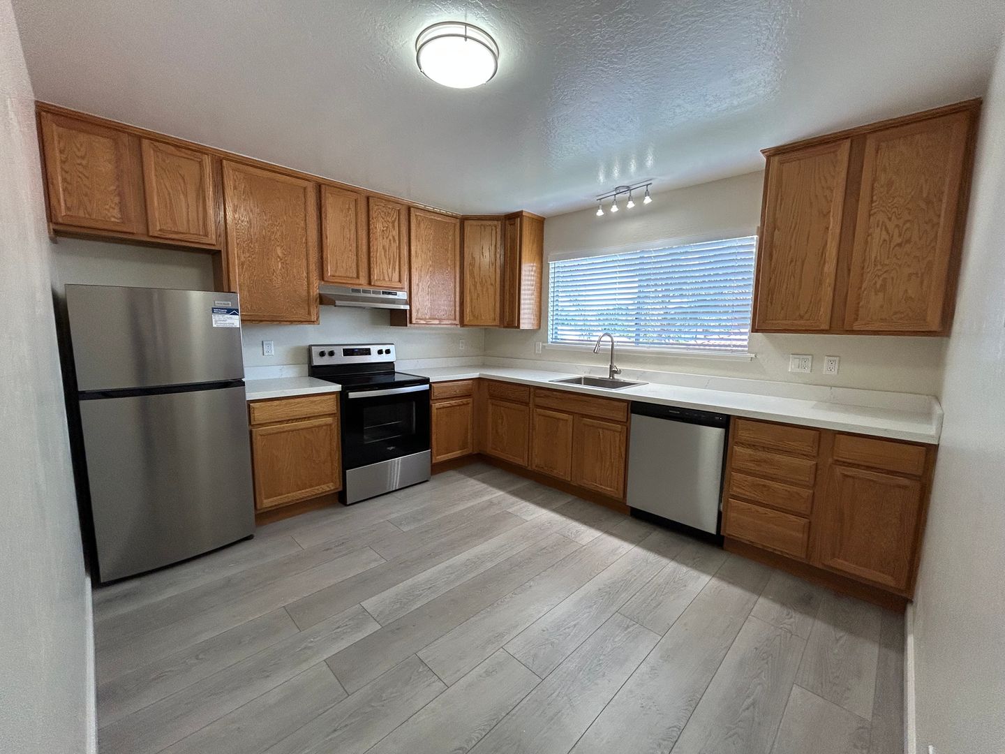 Hollister Apartment: 711 South Street