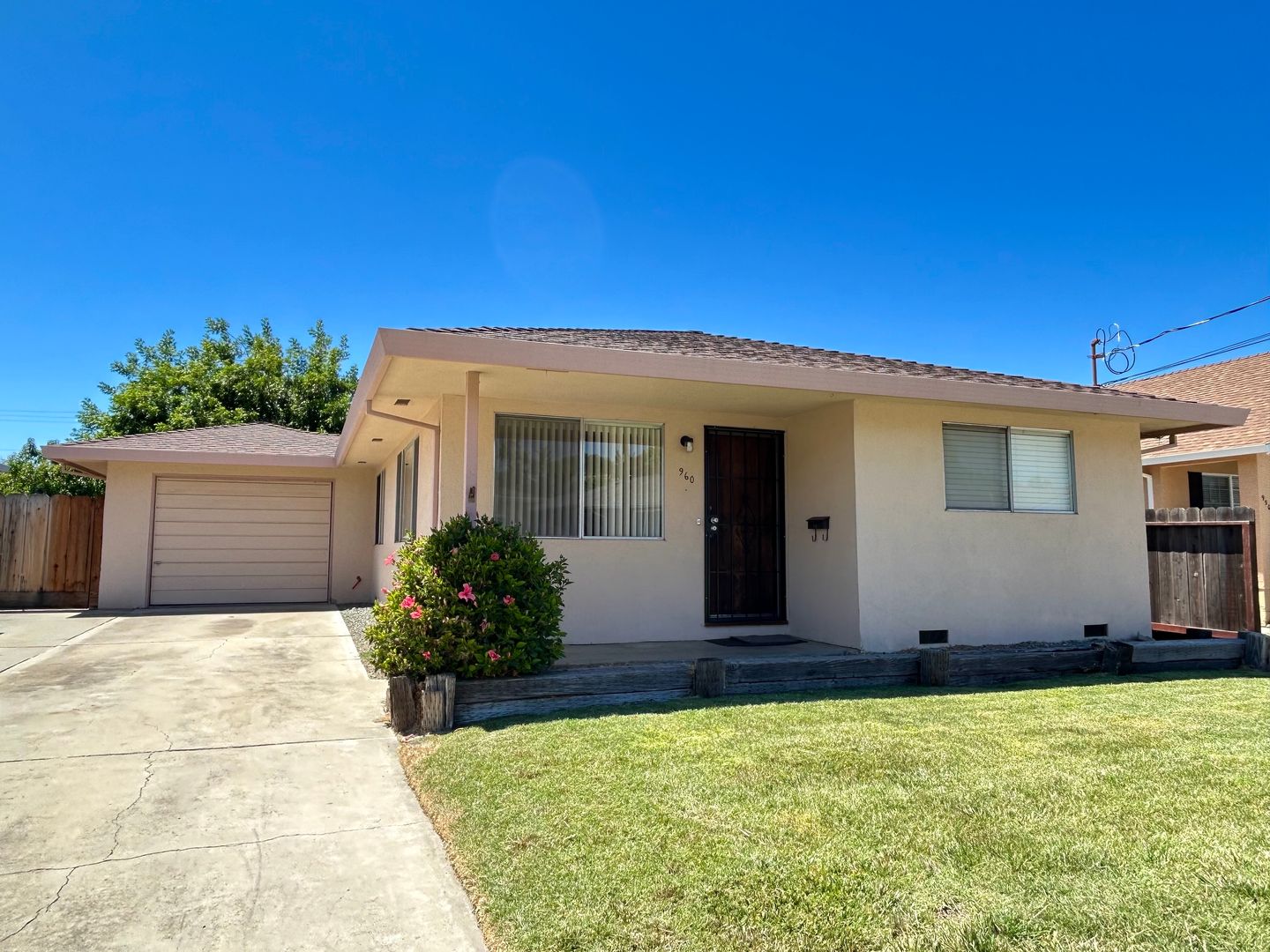 Hollister House: 960 Suiter St