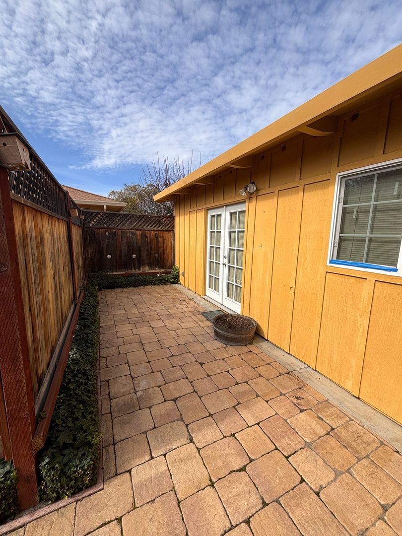 Hollister House: 72 Henry St.