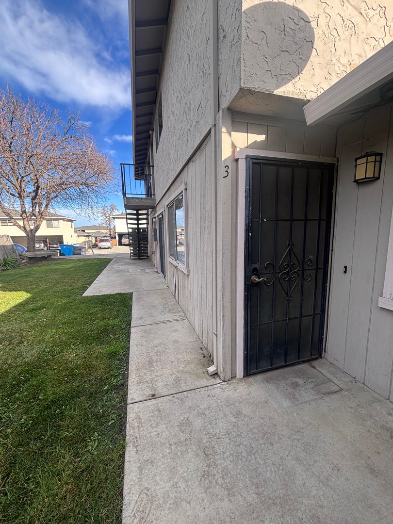 Hollister Apartment: 1530 Diablo Dr