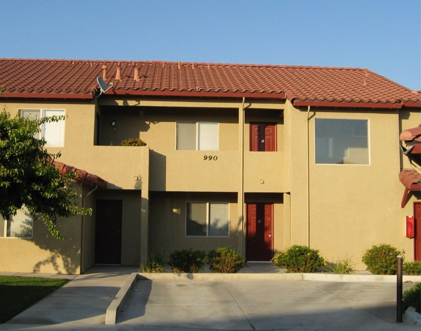 Hollister Apartment: 990 Prospect Ave