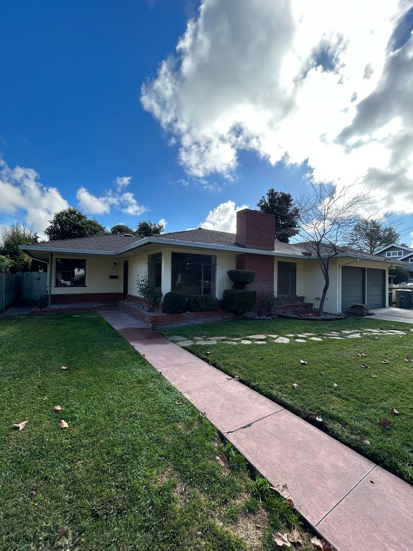 Hollister House: 1015 Monterey Street