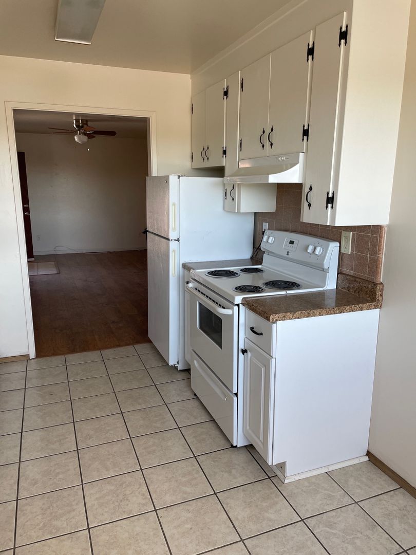 Hollister Apartment: 1570 Valley View Rd