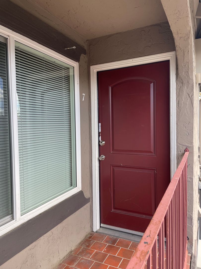 Hollister Apartment: 1510 Valley View Rd