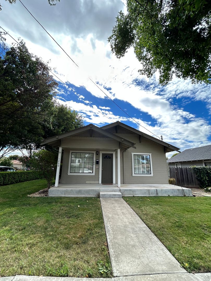 Hollister Apartment: 1250 Sally Street