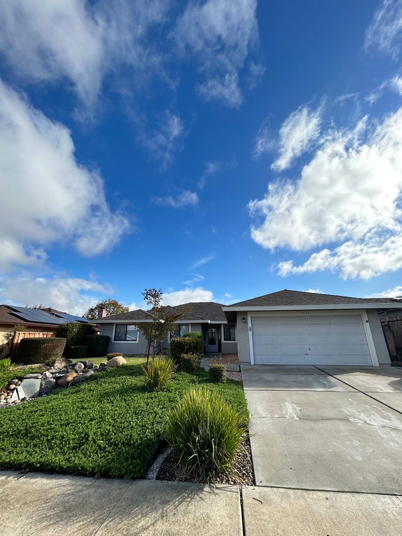 Hollister House: 1131 Nez Perce Dr