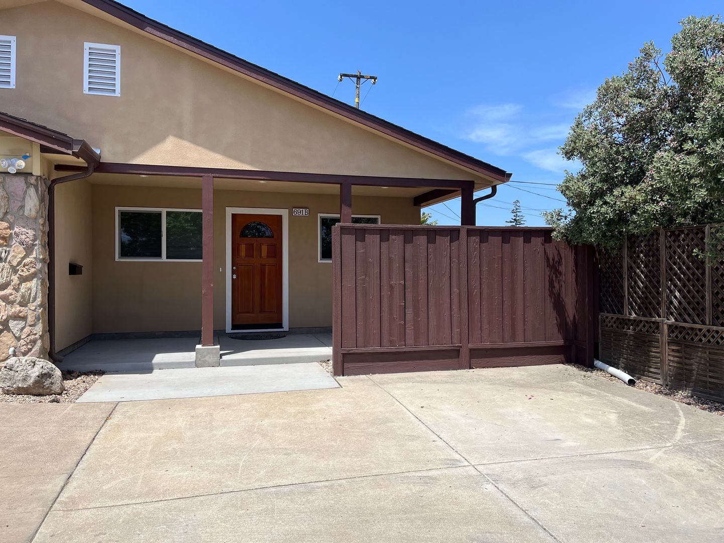 Gilroy Apartment: 691 Welburn Avenue B