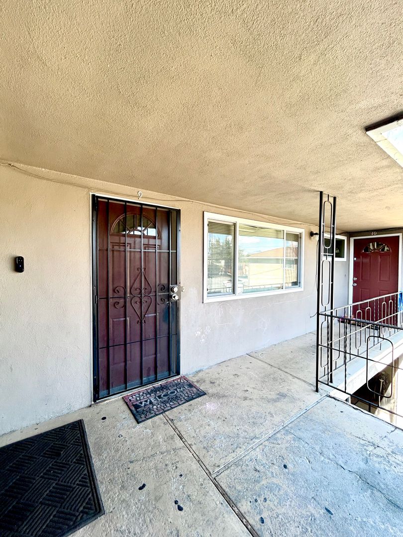 Hollister Apartment: 1570 Valley View Rd.