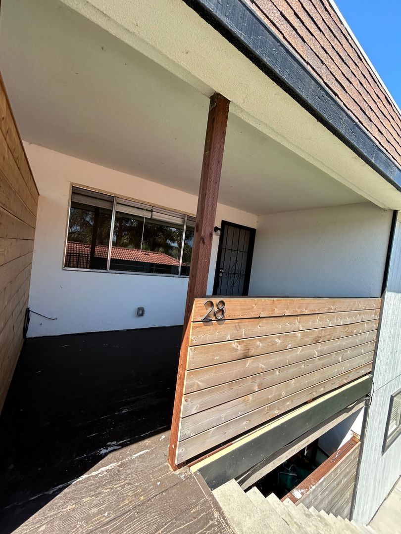 Hollister Apartment: 711 South Street