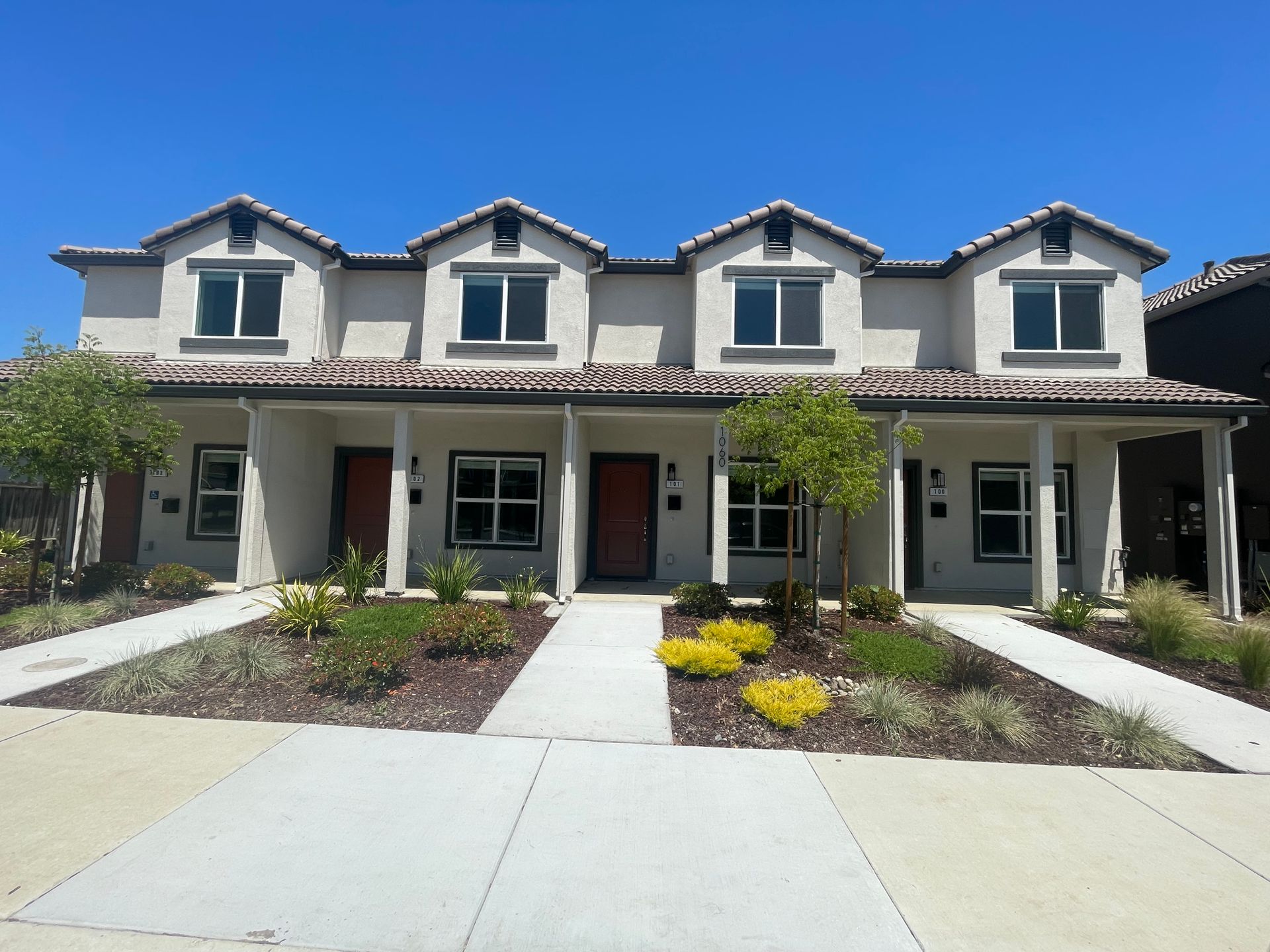 Hollister Apartment: 1060 South St.