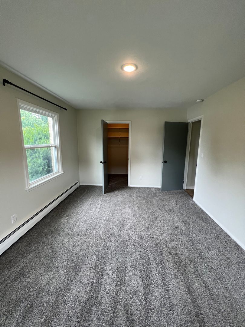 1666 W 42nd St. , Apt 1, Davenport, IA 52806