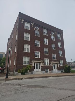 MOVE IN SPECIAL! There is a $25 fee per application and everyone over 18 needs to fill out their own application. – photo 1