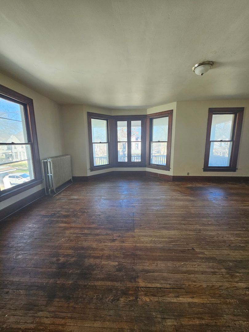 811 E 14th St., Apt. 8, Davenport, IA 52803