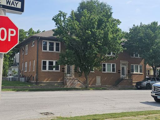 MOVE IN SPECIAL! There is a $25 fee per application and everyone over 18 needs to fill out their own application. – photo 1